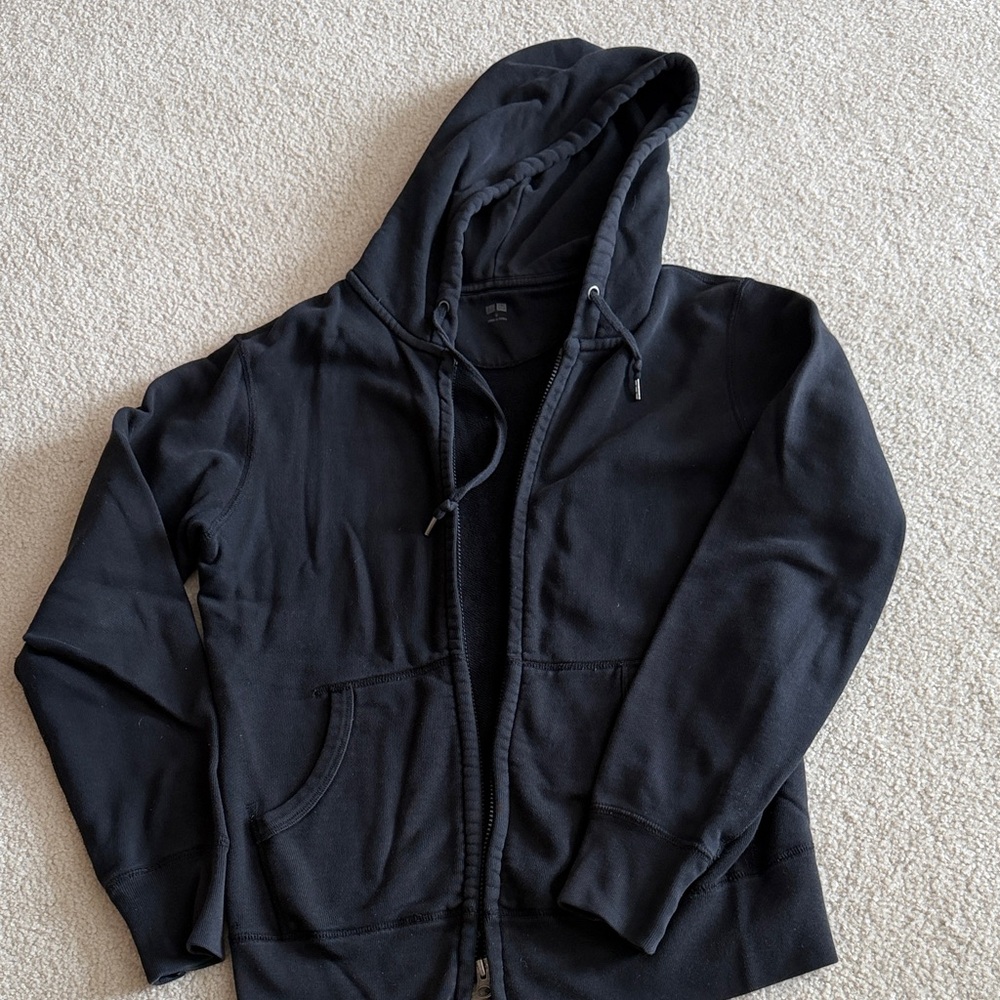 Uniqlo Black Zip-Up Hoodie size S